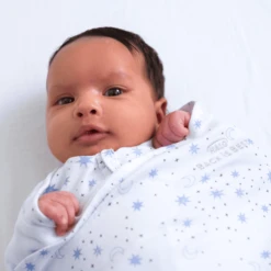 HALO® SleepSack® Pucktuch 1,5 TOG Midnight Moons Blue -Geschäft Für Babyschlafsackzubehör halo sleepsack pucktuch 1 5 tog midnight moons blue a378477 5