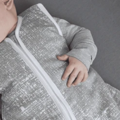 Meyco Schlafsack Rund Gefüttert Fine Lines Grau 9 Meyco Schlafsack Rund Gefüttert Fine Lines Grau -Geschäft Für Babyschlafsackzubehör meyco schlafsack rund gefuettert fine lines grau a377175 3