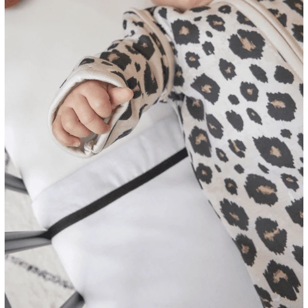 Meyco Winterschlafsack Abnehmbare Ärmel Leopard Sand Melange 8 Meyco Winterschlafsack Abnehmbare Ärmel Leopard Sand Melange – Bild 6